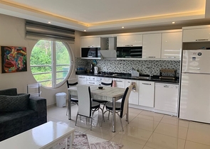 مجمع يضم كافة الخدمات -شقة غرفة وصالة مفروشة -في منطقة كاستل / الانيا 