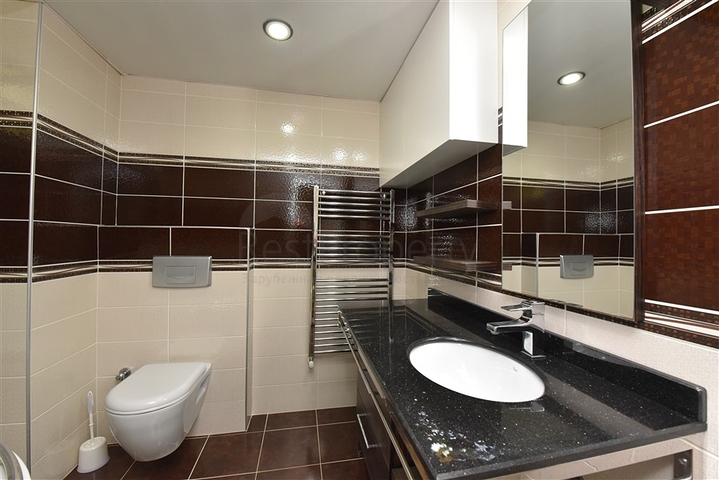 شقة عائلية واسعة - تصميم 1+4 - ضمن مجمع فاخر - في اوبا / الانيا 