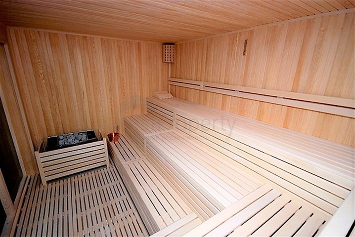 شقة عائلية واسعة - تصميم 1+4 - ضمن مجمع فاخر - في اوبا / الانيا 