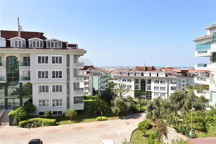 شقة عائلية واسعة - تصميم 1+4 - ضمن مجمع فاخر - في اوبا / الانيا 