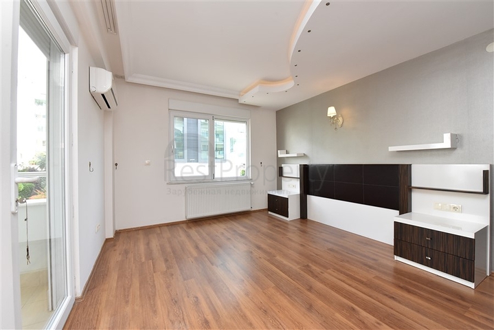 شقة عائلية واسعة - تصميم 1+4 - ضمن مجمع فاخر - في اوبا / الانيا 