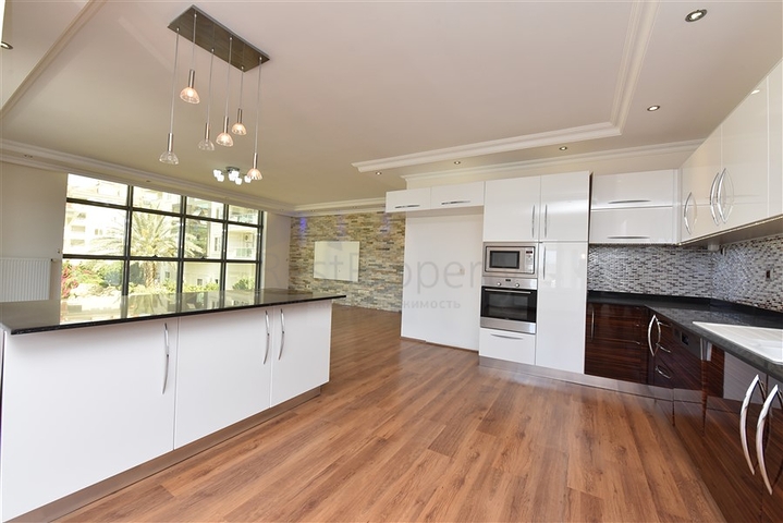 شقة عائلية واسعة - تصميم 1+4 - ضمن مجمع فاخر - في اوبا / الانيا 