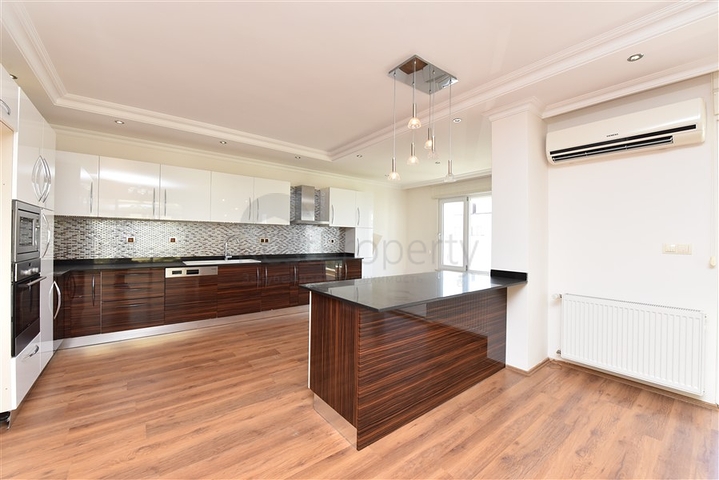 شقة عائلية واسعة - تصميم 1+4 - ضمن مجمع فاخر - في اوبا / الانيا 