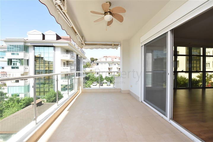 شقة عائلية واسعة - تصميم 1+4 - ضمن مجمع فاخر - في اوبا / الانيا 