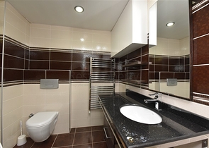 شقة عائلية واسعة - تصميم 1+4 - ضمن مجمع فاخر - في اوبا / الانيا 