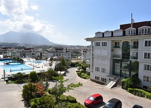 شقة عائلية واسعة - تصميم 1+4 - ضمن مجمع فاخر - في اوبا / الانيا 