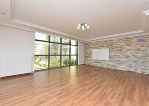 شقة عائلية واسعة - تصميم 1+4 - ضمن مجمع فاخر - في اوبا / الانيا 