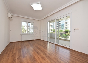 شقة عائلية واسعة - تصميم 1+4 - ضمن مجمع فاخر - في اوبا / الانيا 