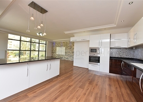 شقة عائلية واسعة - تصميم 1+4 - ضمن مجمع فاخر - في اوبا / الانيا 