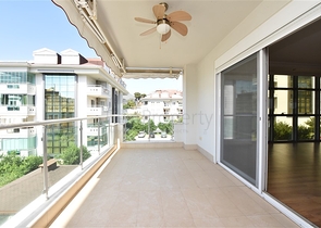 شقة عائلية واسعة - تصميم 1+4 - ضمن مجمع فاخر - في اوبا / الانيا 