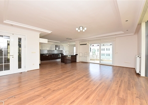 شقة عائلية واسعة - تصميم 1+4 - ضمن مجمع فاخر - في اوبا / الانيا 