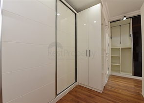 شقة عائلية واسعة - تصميم 1+4 - ضمن مجمع فاخر - في اوبا / الانيا 