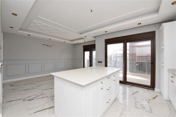 دوبلكس 5 غرف وصالة - مجمع عائلي حديث - في اوبا / الانيا 