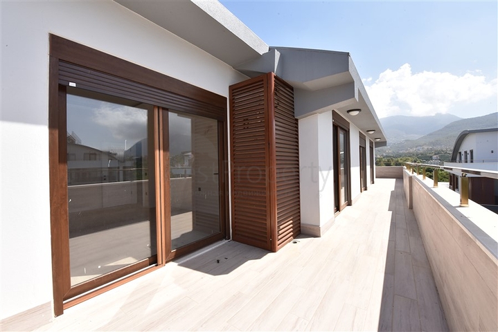 دوبلكس 5 غرف وصالة - مجمع عائلي حديث - في اوبا / الانيا 