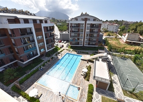 دوبلكس 5 غرف وصالة - مجمع عائلي حديث - في اوبا / الانيا 