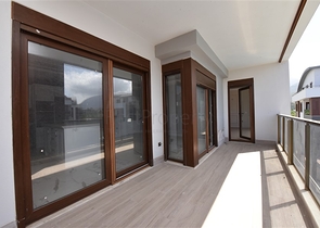 دوبلكس 5 غرف وصالة - مجمع عائلي حديث - في اوبا / الانيا 