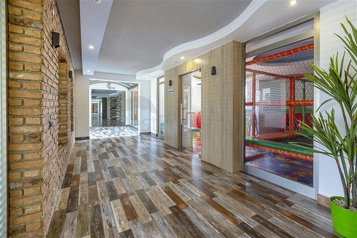 مجمع فاخر - شقة غرفة وصالة - في اوبا / الانيا 