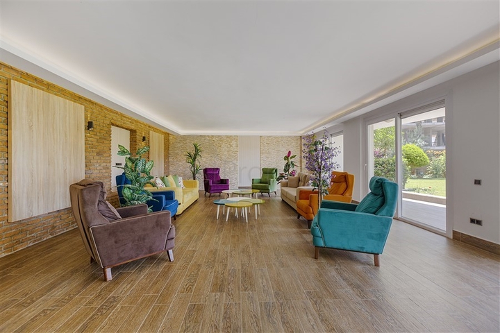 مجمع فاخر - شقة غرفة وصالة - في اوبا / الانيا 