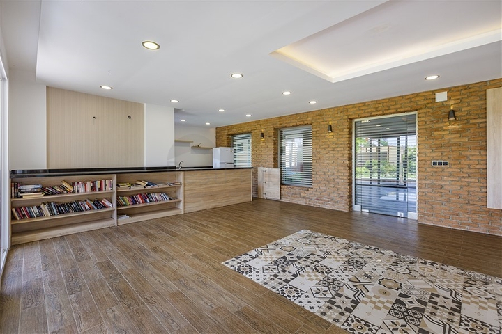 مجمع فاخر - شقة غرفة وصالة - في اوبا / الانيا 