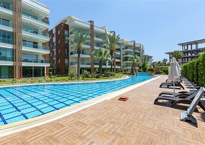 مجمع فاخر - شقة غرفة وصالة - في اوبا / الانيا 