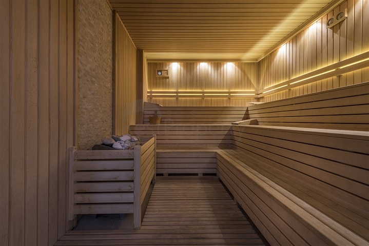 على البحر مباشرة -دوبلكس 4 غرف وصالة -في كاستل / الانيا 