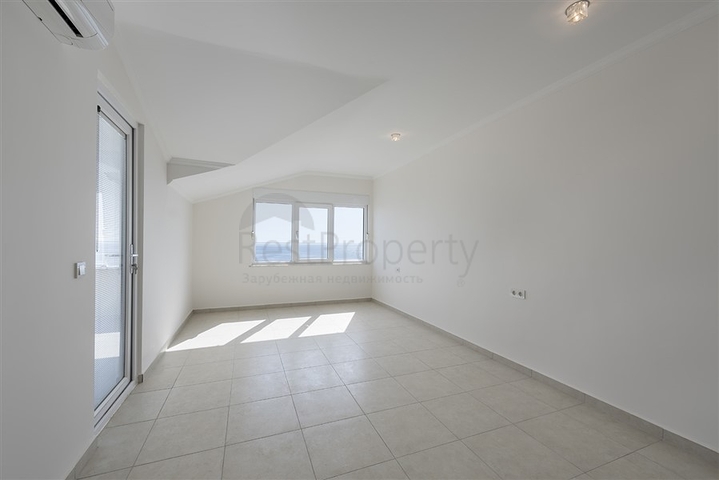 على البحر مباشرة -دوبلكس 4 غرف وصالة -في كاستل / الانيا 