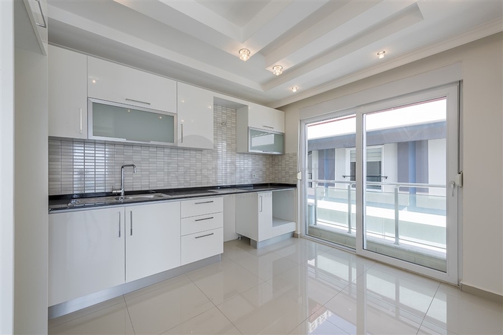 على البحر مباشرة -دوبلكس 4 غرف وصالة -في كاستل / الانيا 