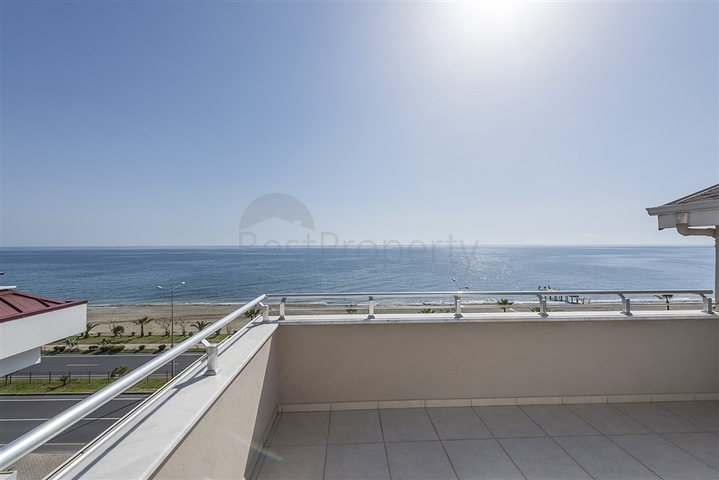 على البحر مباشرة -دوبلكس 4 غرف وصالة -في كاستل / الانيا 