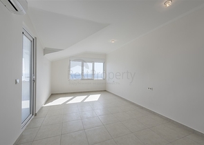 على البحر مباشرة -دوبلكس 4 غرف وصالة -في كاستل / الانيا 