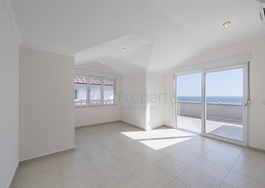 على البحر مباشرة -دوبلكس 4 غرف وصالة -في كاستل / الانيا 