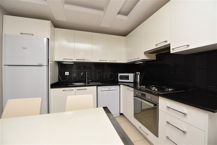 مجمع سكني فاخر - شقة غرفة وصالة -مفروشة -في جيكجلي / الانيا 