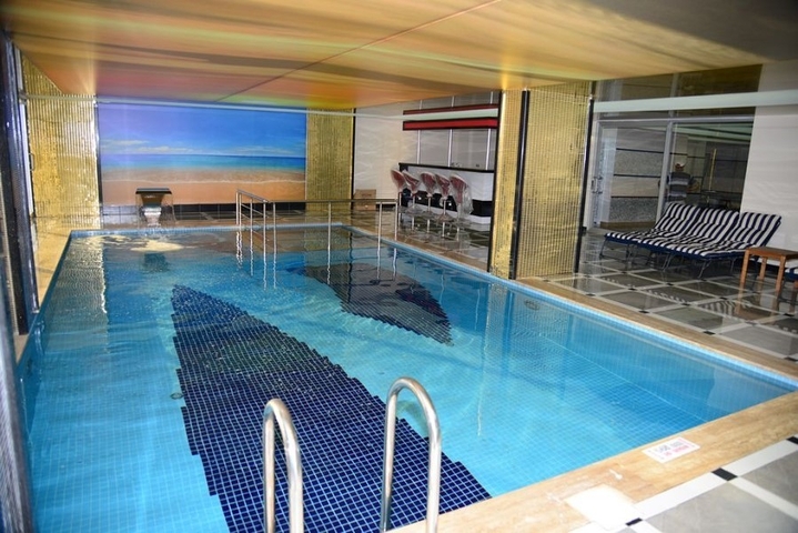 مجمع انيق يضم كافة الخدمات - شقة غرفة وصالة -في مهموتلار / الانيا 