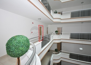 مجمع انيق يضم كافة الخدمات - شقة غرفة وصالة -في مهموتلار / الانيا 