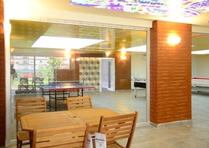 مجمع انيق يضم كافة الخدمات - شقة غرفة وصالة -في مهموتلار / الانيا 