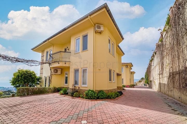 اطلالة بحر - فيلا مستقلة -3 غرف وصالة -في مجمو غولد سيتي / الانيا 