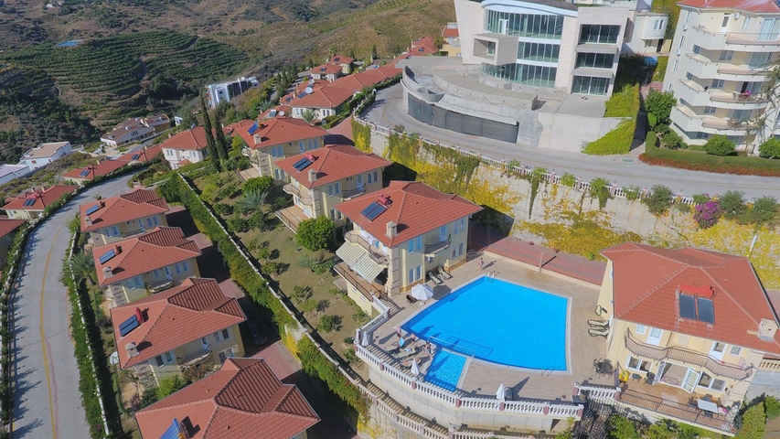 اطلالة بحر - فيلا مستقلة -3 غرف وصالة -في مجمو غولد سيتي / الانيا 