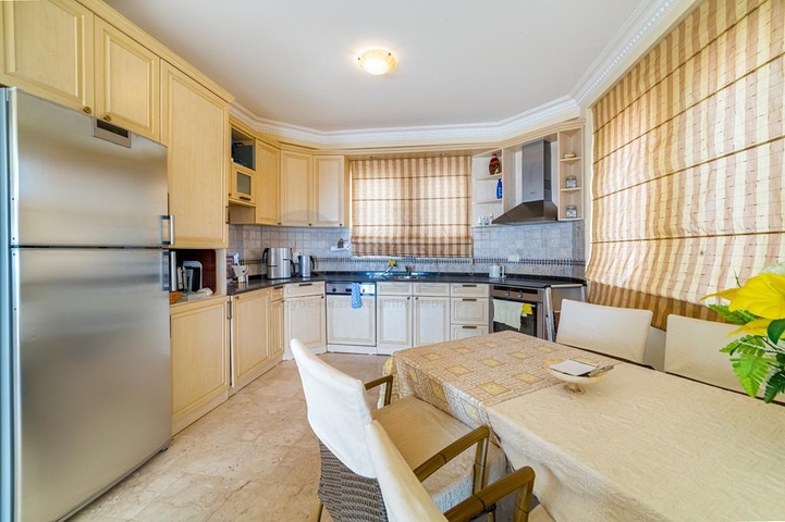 اطلالة بحر - فيلا مستقلة -3 غرف وصالة -في مجمو غولد سيتي / الانيا 