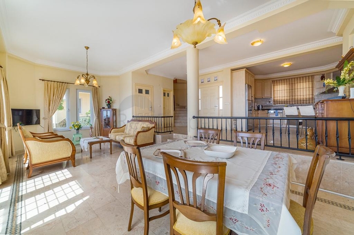 اطلالة بحر - فيلا مستقلة -3 غرف وصالة -في مجمو غولد سيتي / الانيا 