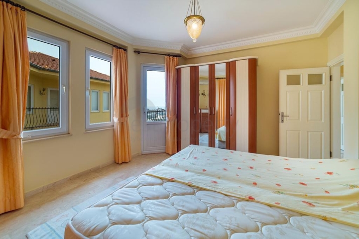 اطلالة بحر - فيلا مستقلة -3 غرف وصالة -في مجمو غولد سيتي / الانيا 