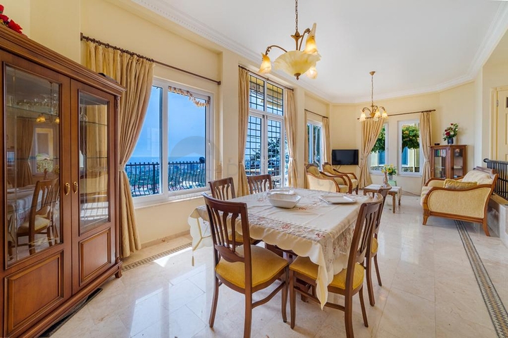 اطلالة بحر - فيلا مستقلة -3 غرف وصالة -في مجمو غولد سيتي / الانيا 