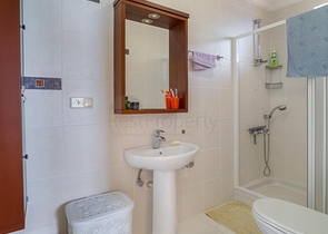 اطلالة بحر - فيلا مستقلة -3 غرف وصالة -في مجمو غولد سيتي / الانيا 