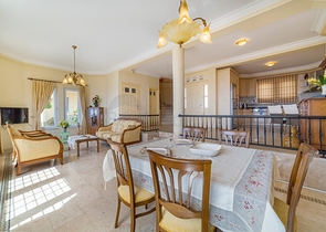 اطلالة بحر - فيلا مستقلة -3 غرف وصالة -في مجمو غولد سيتي / الانيا 