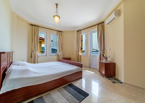 اطلالة بحر - فيلا مستقلة -3 غرف وصالة -في مجمو غولد سيتي / الانيا 