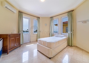 اطلالة بحر - فيلا مستقلة -3 غرف وصالة -في مجمو غولد سيتي / الانيا 