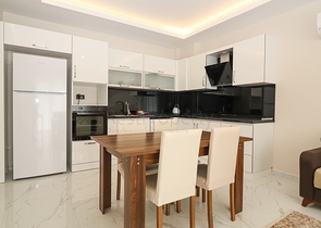 مجمع فاخر قريب من البحر -شقة غرفة وصالة -في كاستل / الانيا 