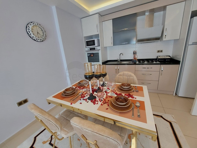 مجمع يضم كافة الخدمات - شقة غرفة وصالة -في مهموتلار / الانيا 