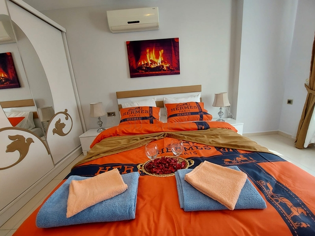 مجمع يضم كافة الخدمات - شقة غرفة وصالة -في مهموتلار / الانيا 