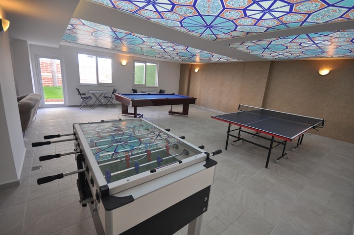 مجمع يضم كافة الخدمات - شقة غرفة وصالة -في مهموتلار / الانيا 