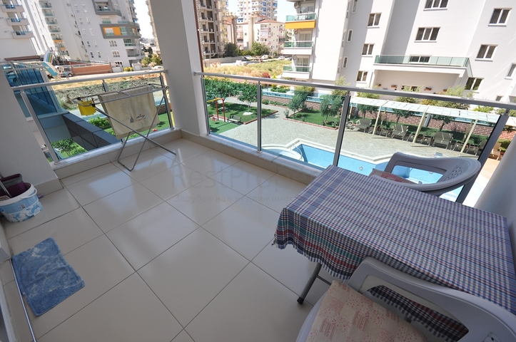 مجمع يضم كافة الخدمات - شقة غرفة وصالة -في مهموتلار / الانيا 