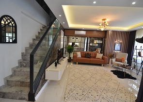 موقع مركزي مميز - دوبلكس 2 غرفة وصالة -انيقة -في مركز الانيا 